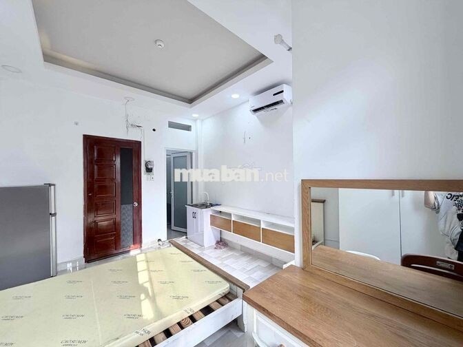 Căn Stu Ban Công FullNT Vị Trí Trung Tâm Giáp Q1 Và Phú Nhuận