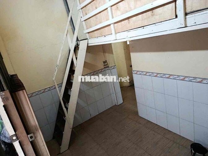 Bán gấp nhà cấp bốn :4,5x5,5 hẻm 266,Tôn đản,p.8,q4(củ)