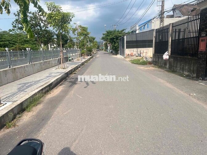 Rẻ nhất khu vực  Nhị Bình -- Hóc Môn  CG  Cần bán lô đất thổ vườn khu