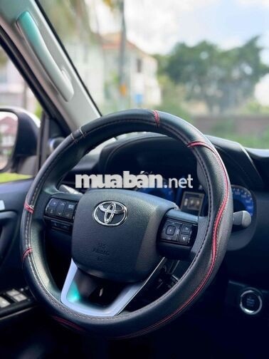Xe Toyota Fortuner máy dầu 4x2 AT 2025