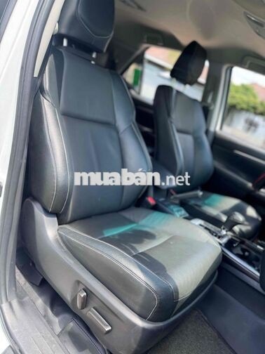 Xe Toyota Fortuner máy dầu 4x2 AT 2025