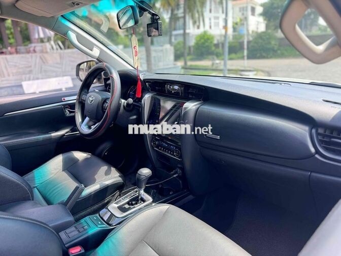 Xe Toyota Fortuner máy dầu 4x2 AT 2025
