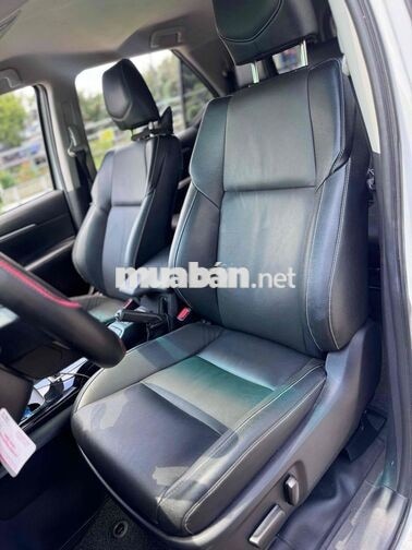 Xe Toyota Fortuner máy dầu 4x2 AT 2025