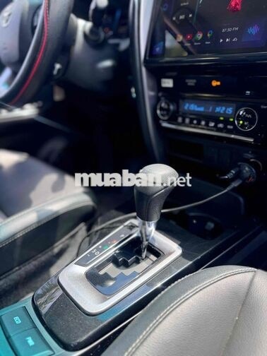Xe Toyota Fortuner máy dầu 4x2 AT 2025