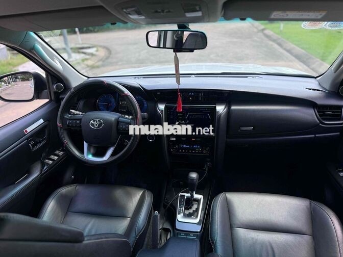 Xe Toyota Fortuner máy dầu 4x2 AT 2025