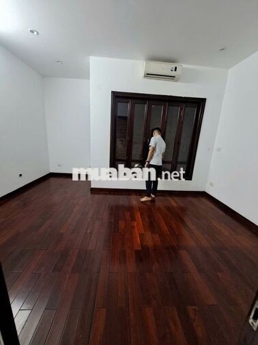 Cho thuê nhà ngõ 40 Trung Kính - DT 70m2 x 5 tầng đường rộng có hè