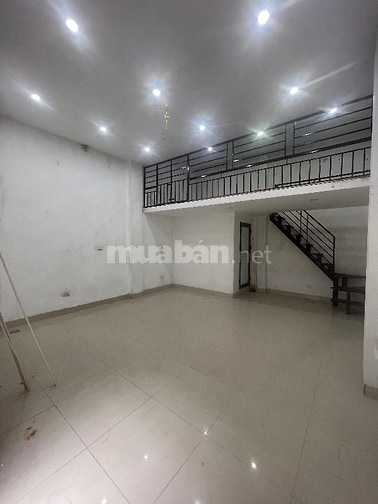 - Cho thuê 45m2 cửa hàng đầu ngõ 57 đường Mễ Trì đối diện The Garden 