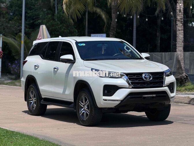 Xe Toyota Fortuner máy dầu 4x2 AT 2025