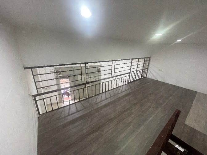 - Cho thuê 45m2 cửa hàng đầu ngõ 57 đường Mễ Trì đối diện The Garden 