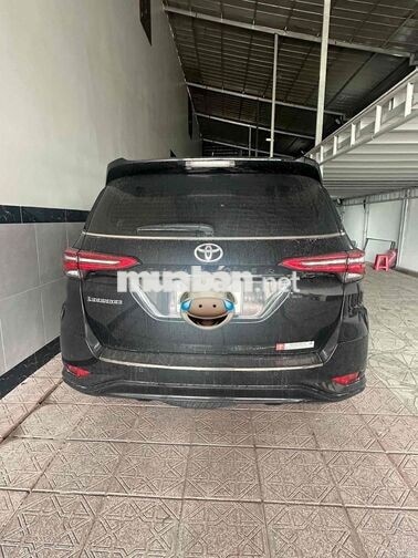 TOYOTA FORTUNER 2024 LEGENDER ĐEN