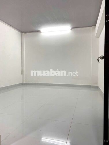 Q10 nhà thuê nguyên căn Hẻm xe hơi - 3 phòng -17 triệu TL 