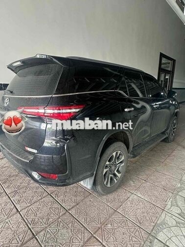 TOYOTA FORTUNER 2024 LEGENDER ĐEN