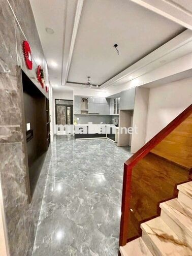 nhà đẹp dt lớn rộng rãi 5,5m ngang dài 20m , nhà mới 15triệu