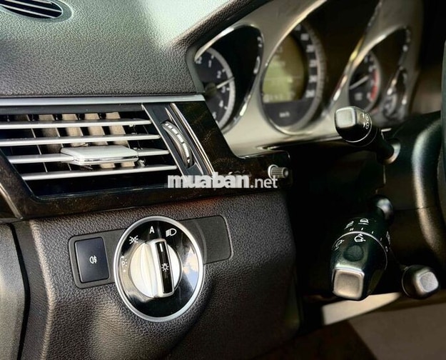 Mercedes-Benz E250 Xăng Tự động Đen 2010