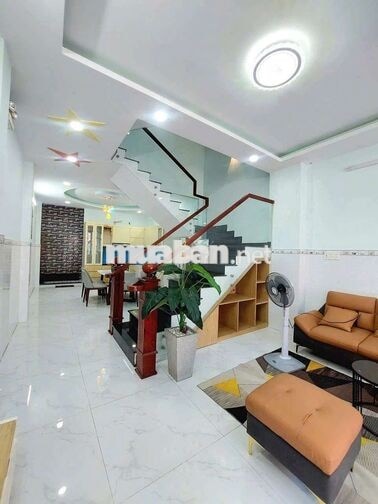 nhà 4'5m ngang dài 17m trệt lững 2 lầu sân thượng 6pn 6wc 
