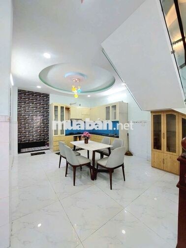 nhà 4'5m ngang dài 17m trệt lững 2 lầu sân thượng 6pn 6wc 