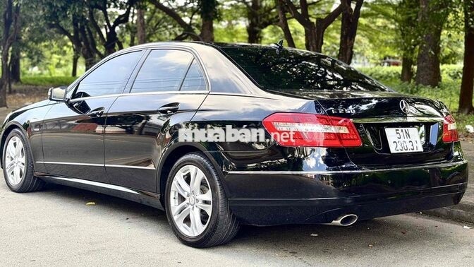 Mercedes-Benz E250 Xăng Tự động Đen 2010