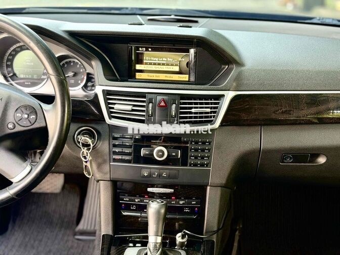 Mercedes-Benz E250 Xăng Tự động Đen 2010