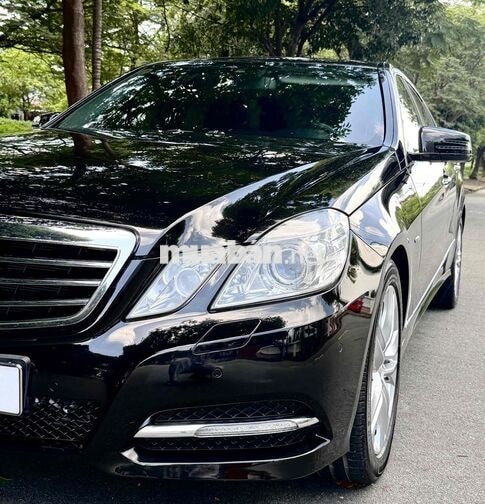 Mercedes-Benz E250 Xăng Tự động Đen 2010