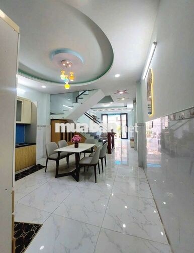 nhà 4'5m ngang dài 17m trệt lững 2 lầu sân thượng 6pn 6wc 