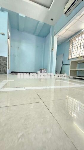 Phòng Trọ rộng 25m2 có cửa sổ rộng thoáng , xe hơi đậu trươc nhà 