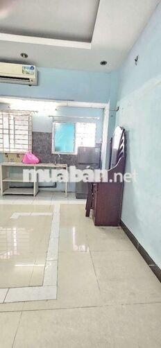 Phòng Trọ rộng 25m2 có cửa sổ rộng thoáng , xe hơi đậu trươc nhà 