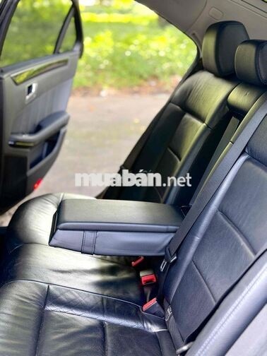 Mercedes-Benz E250 Xăng Tự động Đen 2010