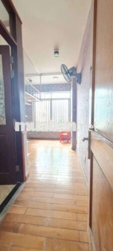 Phòng trọ có gác có cửa sổ siêu xinh siêu tiện ích, ngay mặt tiền,