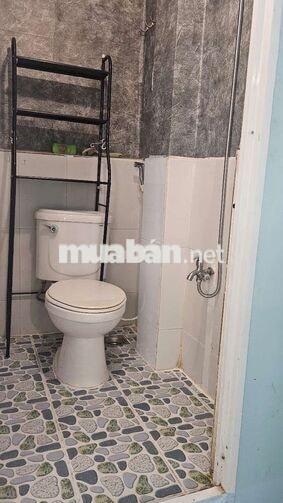 Phòng Trọ rộng 25m2 có cửa sổ rộng thoáng , xe hơi đậu trươc nhà 