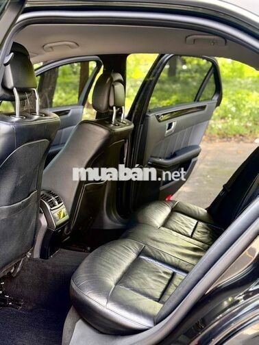 Mercedes-Benz E250 Xăng Tự động Đen 2010