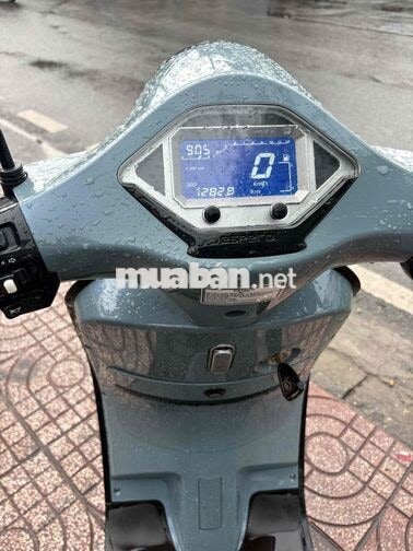 Esperro Vespa 2025 50cc 1282 km Xám