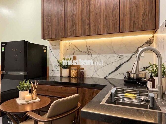 Căn hộ sạch sẽ 30m2 thoáng - thang máy - mặt tiền Hùng Vương Quận 5