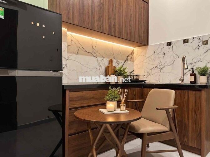 Căn hộ sạch sẽ 30m2 thoáng - thang máy - mặt tiền Hùng Vương Quận 5