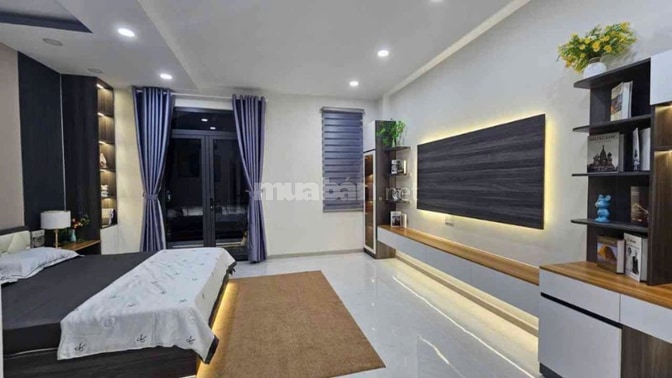 Bán nhà Hoàng Quốc Việt,nội thất xịn mới 100%, dân trí cao ,giảm 600tr