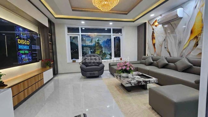Bán nhà Hoàng Quốc Việt,nội thất xịn mới 100%, dân trí cao ,giảm 600tr