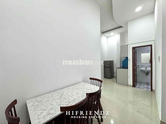 Căn Hộ 2PN/1PN Tách Bếp mới mặt tiền Hùng Vương Quận 5 có thang máy