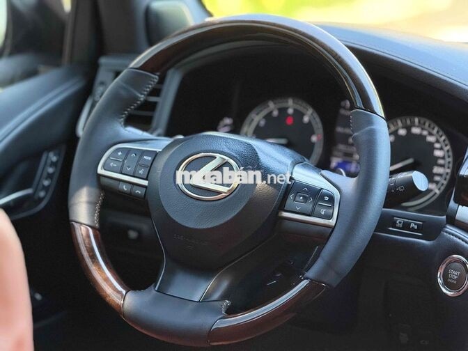 LEXUS LX570 2015 TRẮNG 7 CHỖ