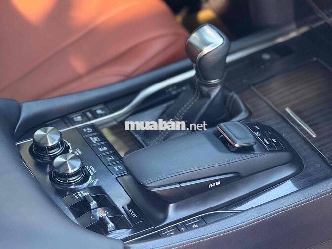 LEXUS LX570 2015 TRẮNG 7 CHỖ