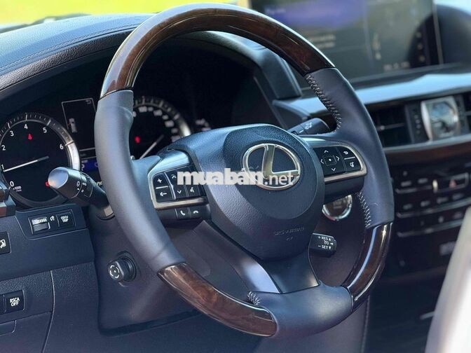LEXUS LX570 2015 TRẮNG 7 CHỖ