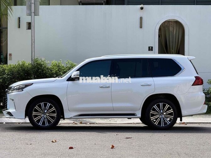 LEXUS LX570 2015 TRẮNG 7 CHỖ