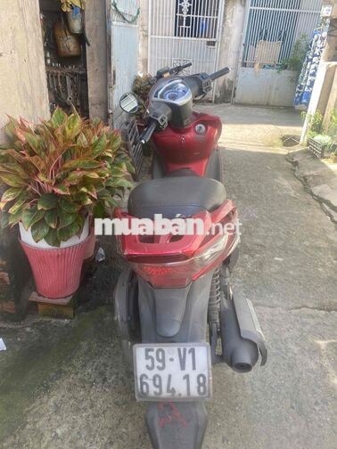 SYM Shark 125 GTDD màu Đỏ