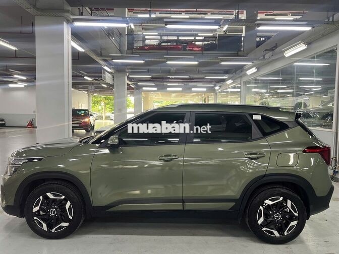 Kia Seltos 1.5 Deluxe 8000km Xanh