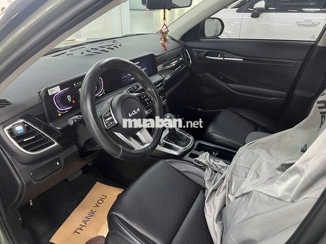 Kia Seltos 1.5 Deluxe 8000km Xanh