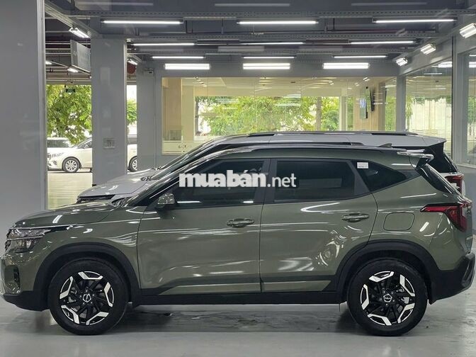 Kia Seltos 1.5 Deluxe 8000km Xanh