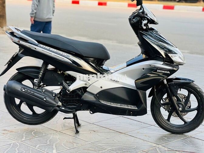 Honda Air Blade Đen Bạc 110cc fi bao mới 