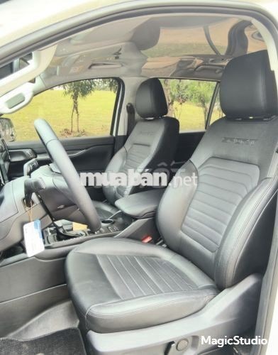 Ford Everest Sport 2024 Trắng 7 chỗ 1 vạn km