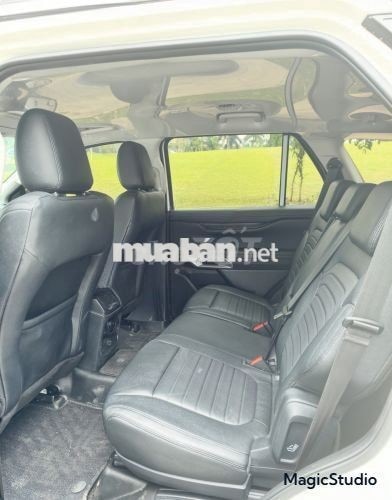 Ford Everest Sport 2024 Trắng 7 chỗ 1 vạn km
