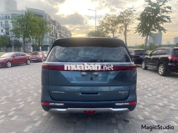 Kia Carnival Signature 2.2D 2024 52000 km Xám