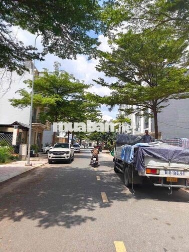 Bán Nhanh Nhà Phố Ngay Trung Tâm - Bình Dương - Có 4 PN