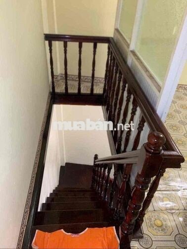 Nguyên căn cho thuê 2pn 1wc hẻm CMT8, Quận 3